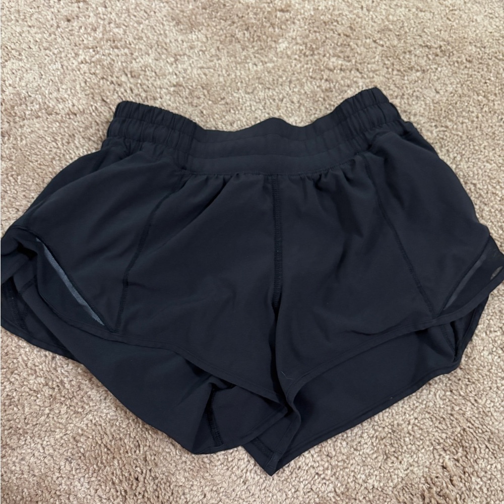 Lululemon 2.5 inch hotty hot shorts low rise black